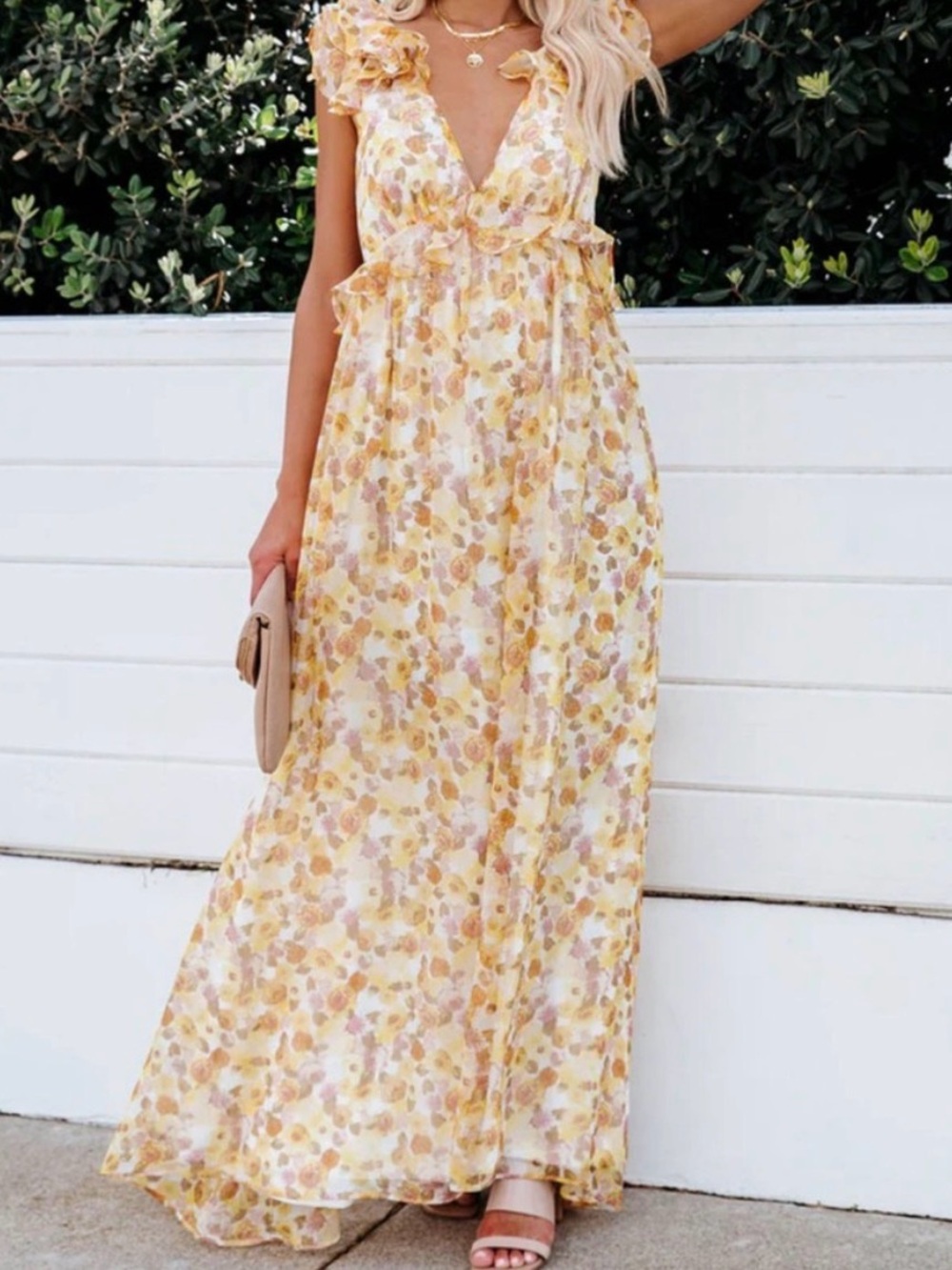 NWT Vici Aakaa yellow floral maxi dress. Size Medium